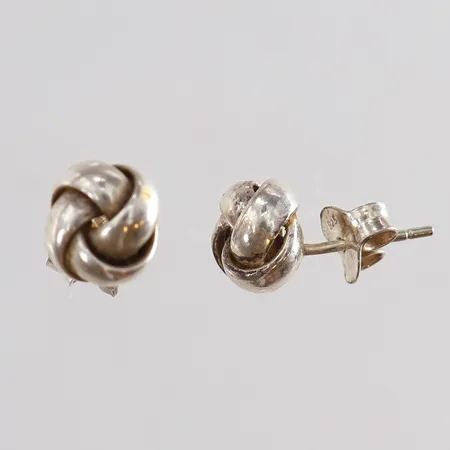 Ett par örhängen knutar Ø8mm Silver 925/1000. Vikt: 1,3 g