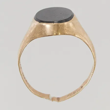 Klackring avklippt, med svart sten 18K 3,5g.