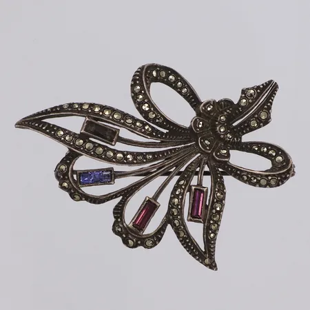 Brosch med lila stenar och markasiter 55x40mm, stenar saknas, 830/1000 silver Vikt: 12,4 g
