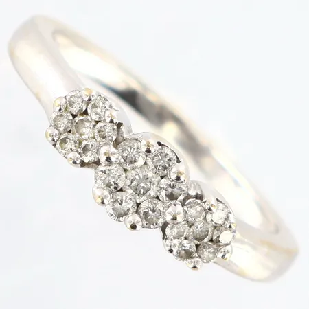 Ring med diamanter GHA, 21x0,01-0,02ct, stl:17½, vitguld, behov av omrodering, 18K Vikt: 3,4 g