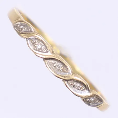 Ring med diamanter totalt 5xca 0,005ct stl:18½ bredd 1-3mm 18K Vikt: 1,5 g