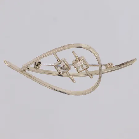 Brosch med vita stenar längd 60mm, bredd 25mm, 830/1000 silver Vikt: 5,5 g