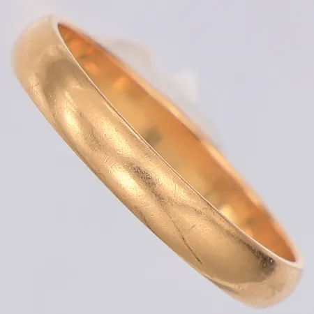 Ring slät stl:19¾ gravyr, 18K Vikt: 3,8 g