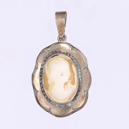 Hänge camé med silverfattning svenska stämplar 1948 höjd 32mm inkl öglan silver 830/1000 Vikt: 2,1 g