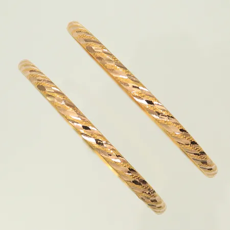 Två Armringar, Øca51mm bredd 3,4mm, Øca52mm bredd 3,4mm, buckliga, defekta 14K Vikt: 3,6 g