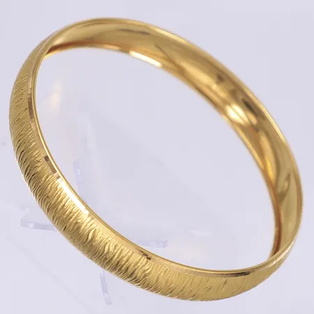 Armring Ø64mm bredd 10mm bucklig 22K  Vikt: 10,9 g