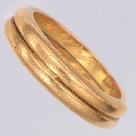 Ring dubbel stl:17½ gravyr, 18K Vikt: 9,5 g