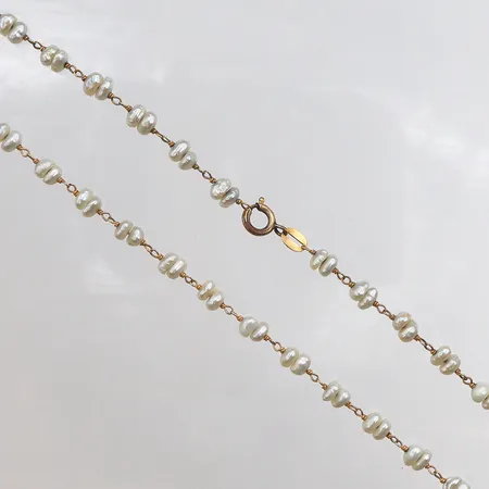 Collier med keshipärlor, längd: 45cm, bredd: 5,4mm, utbytt lås i oädel metall, resterande länkar i 14K, bruttovikt: 9,0g.