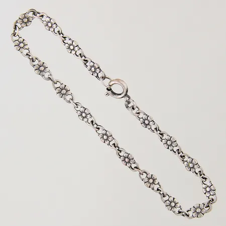 Armband med blomdekor längd 16cm bredd 4,1mm silver 835/1000 Vikt: 3,1 g