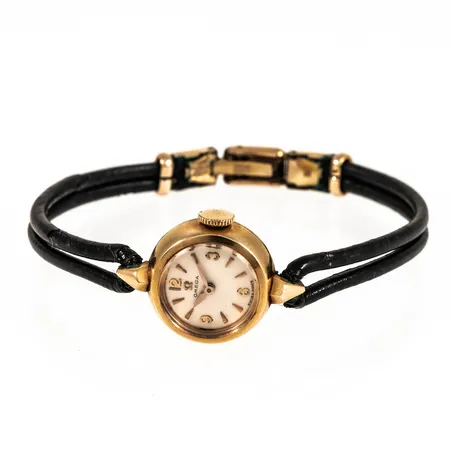 Smyckeur Omega 18K med nött läderband. Boett Ø 17,9 mm. Manuellt urverk. Repigt plastglas. 