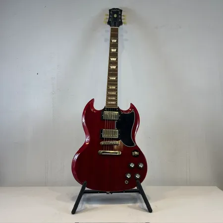Elgitarr Epiphone SG Special, cherry red, serienummer 201115352, fint bruksskick, mjukt fodral Skickas med Bussgods eller PostNord