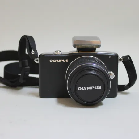 Digitalkamera Olympus Pen Mini e-pm1, blixt olympus 4FS1, objektiv olympus m.zuiko, 14-42mm, 1:3,5-5,6 IIR, laddare