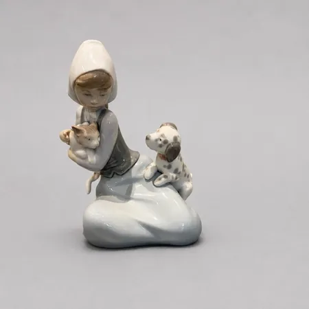 Figurin Lladro Little Friskies modell 5032, höjd ca 19cm, glaserat porslin.
