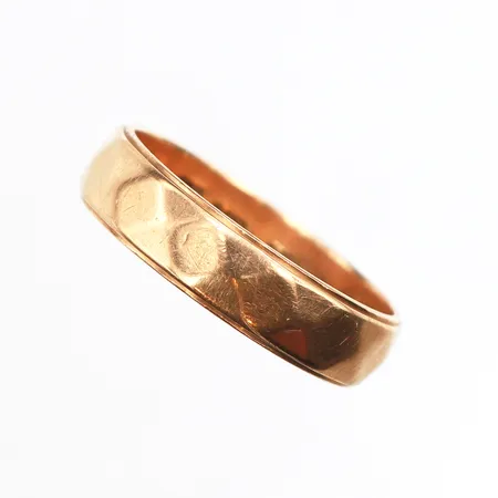 Ring Stl:20, bredd: 5,5mm, gravyr, 18K Vikt: 5,9 g