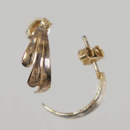 Örhängen längd 15,3mm bredd 7,5mm, stift, sliten doublé, ena stopp fäster dåligt, 925/1000 silver, Vikt: 1,6 g
