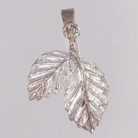 Hänge blad längd 30mm inkl ögla bredd ca 19mm, 925/1000 silver  Vikt: 2,3 g