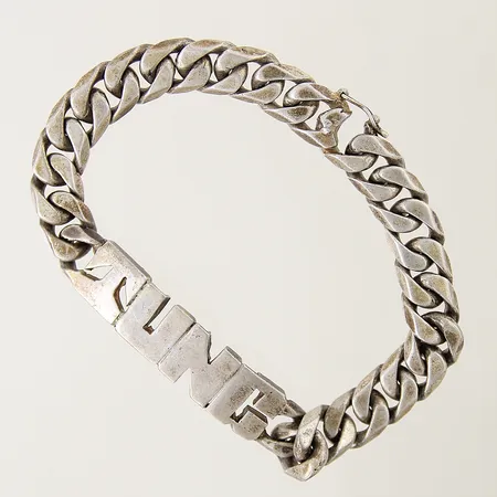 Armband Pansar med personlig namnplatta längd 22,5cm bredd 10,2-11,6mm, silver 900/1000 Vikt: 58,9 g
