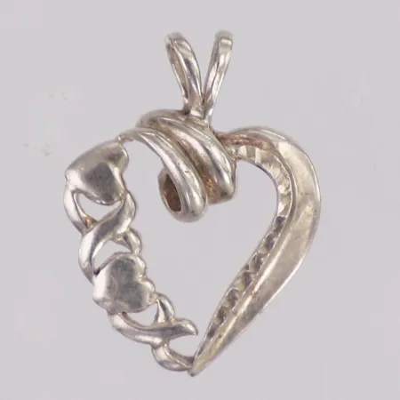 Hänge hjärta längd ca 24mm bredd ca 18mm, 925/1000 silver  Vikt: 1,9 g