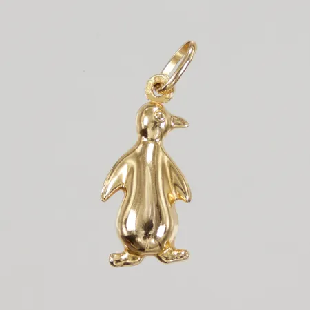 Hänge pingvin längd 29mm bredd 11,2mm, Italienska stämplar, 18K,  Vikt: 1,4 g