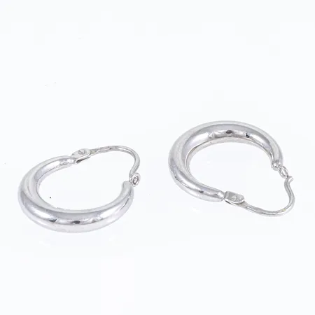 Mormorscreoler vitguld längd 20,8 mm bredd nertill 3,3 mm 1,7g 18K.