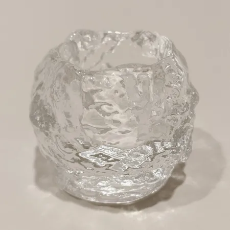 Ljuslykta Snowball av Ann Wolff, Kosta Boda höjd 6cm Skickas med paket.