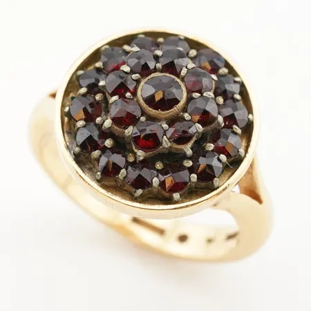 Ring m granater, stl 17½(55), Ø15mm, 18k, gravyr Vikt: 8,2 g