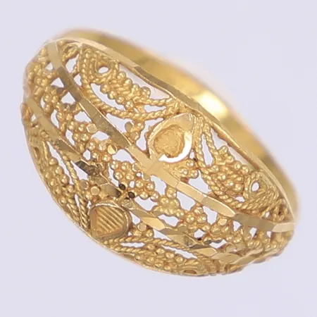 Ring med genombruten dekor stl:17¾ bredd 2-10mm 21K Vikt: 2,2 g