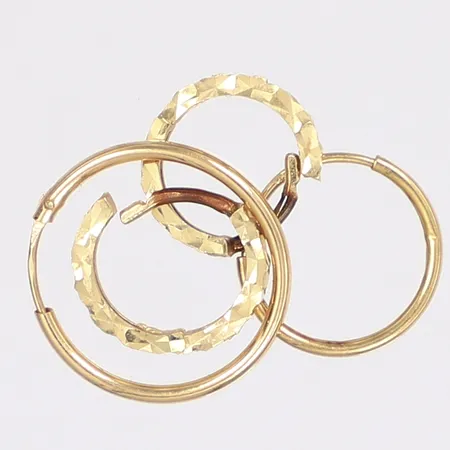 Diverse defekt guld 18K  Vikt: 1,4 g