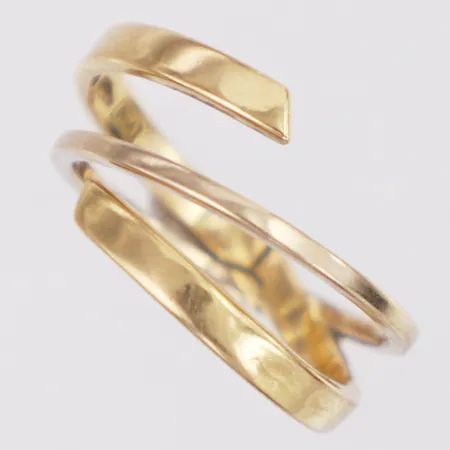 Ring ca stl:18 defekt av 18K  Vikt: 3 g