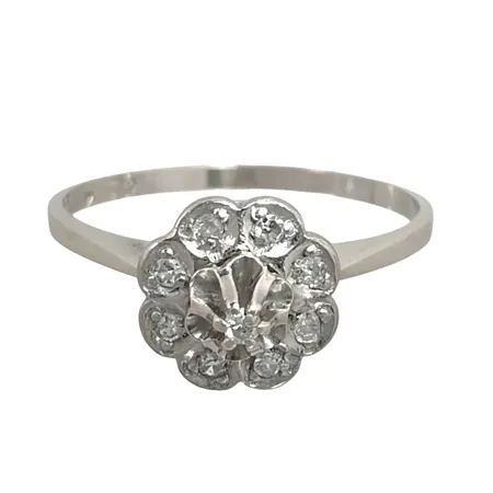 Diamantring i 18K vitguld, Diamanter 9 x 0,005ct, kontrollstämpel, stl:17¾ mm, bredd 1,3 - 8 mm Vikt: 2 g