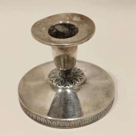 Ljusstake ca 7cm, fylld botten defekt silver 830/1000 Bruttovikt:152,8g 