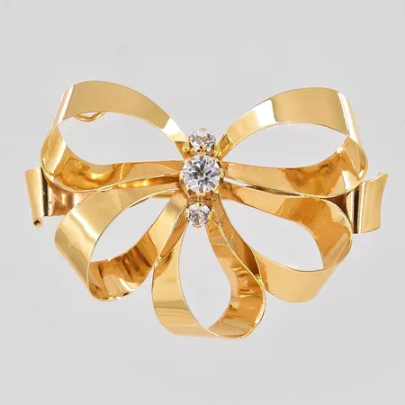 Brosch med vita stenar stl 45x32mm 18K Vikt: 6,9 g