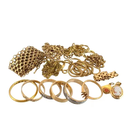 Diverse smycken, 18K guld - bruttovikt 63,8g, 23K guld - vikt 3,5g, samtliga med defekter, slitage, gravyrer