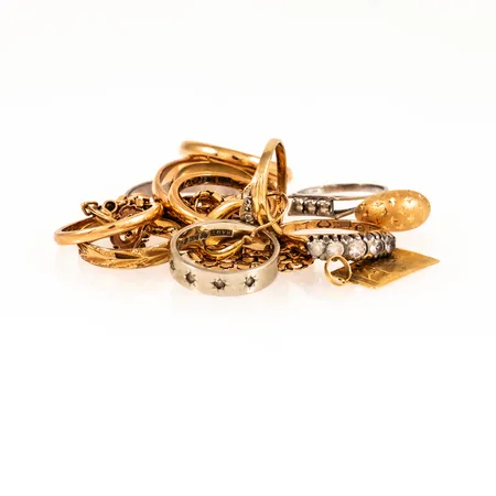 Diverse defekt graverat guld 18K 39,3g. 