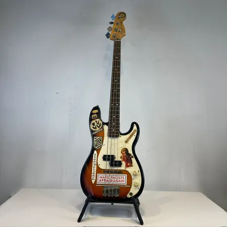 Elbas Fender Precision Bass snr: MN51 30299, effektpedal, mindre lackskada på framsidan, mjukt fodral Skickas med Bussgods eller PostNord
