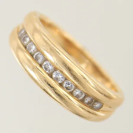 Ring med diamanter 10 x ca 0,03ct stl:18¾ bredd 3,4-7,5mm 18K Vikt: 7,1 g
