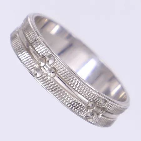 Ring med präglad dekor stl:19 bredd 5mm silver 925/1000 Vikt: 2,9 g