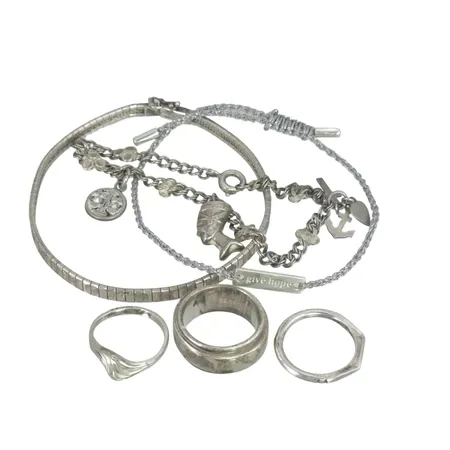 Silversmycken 830-925/1000, bl.a. Ring (smal modell) stl:16½ mm, tillverkarstämpel GIL, bruksmärken förekommer Vikt: 31,8 g