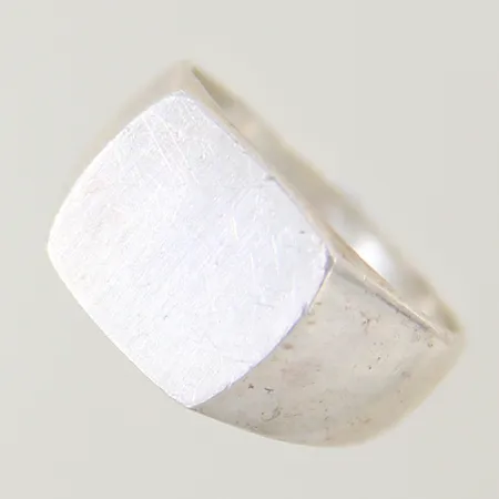 Klackring stl:17¼ bredd 4,3-11mm silver 830/1000 Vikt: 6,2 g