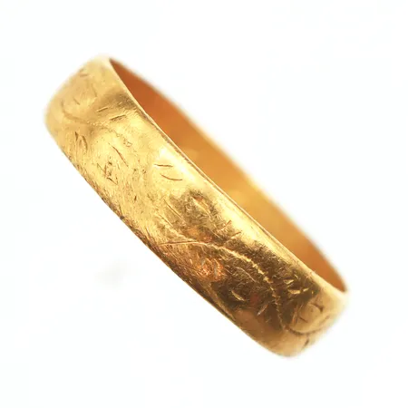Ring mönstrad, Stl:20¾, bredd: 5,7mm, gravyr, 23K Vikt: 6,3 g