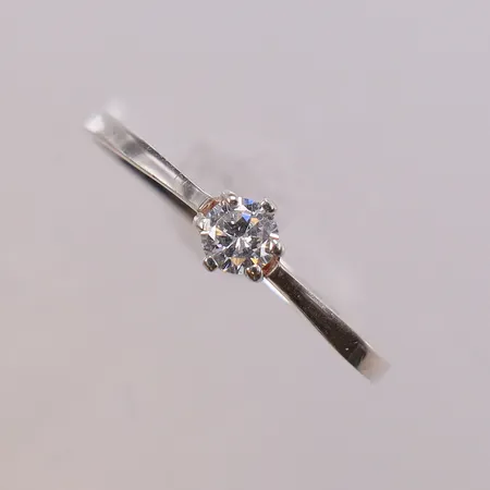 Ring med sten, stl:20 bredd 1,8-4,8mm, silver 925/1000  Vikt: 1,2 g