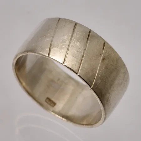 Ring stl:20½, bredd 10mm, 925/1000 silver, 7,99g.