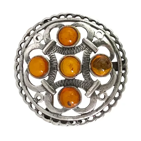 Hänge/Brosch silver 925/1000 Bärnsten, fornnordisk stil, diameter Ø37 mm, GFAB/Guldfynd Vikt: 8,9 g