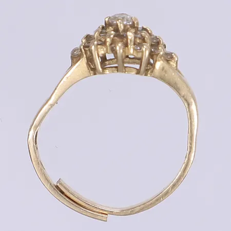 Ring med vita stenar defekt 14K Vikt: 2,6 g