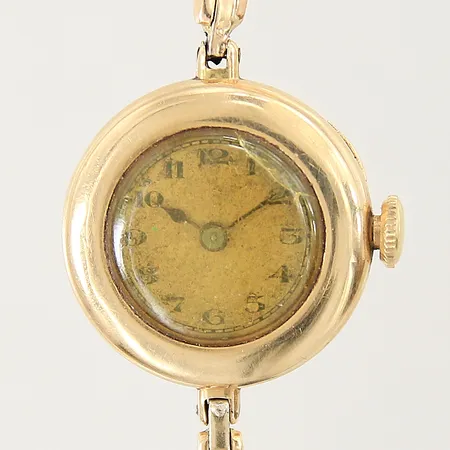 Damur 18K manuell, Ø22mm, boett-nr: 407843, länk i 18K, skadat plexiglas, går ej, skadad länk, inga tillbehör. Bruttovikt: 14,6g