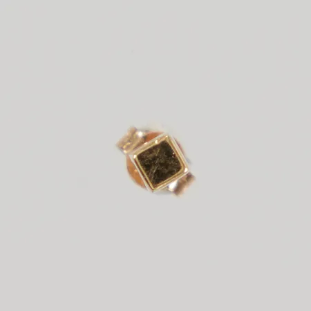 Udda örhänge 3,1x3,1mm, stift, 18K,   Vikt: 0,2 g