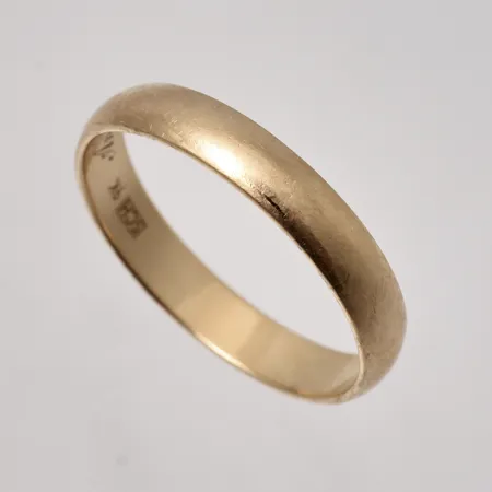 Ring stl:20¼ bredd 4mm, personlig gravyr, 9K, 2,78g.