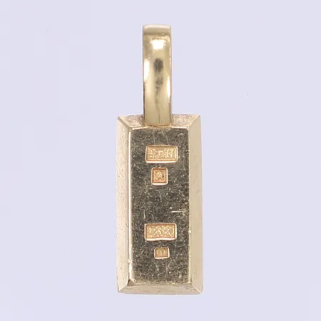 Hänge i form av guldtacka tillverkare Bengt Hallberg Köping 2007 ca 25x8mm repor 18K Vikt: 7 g
