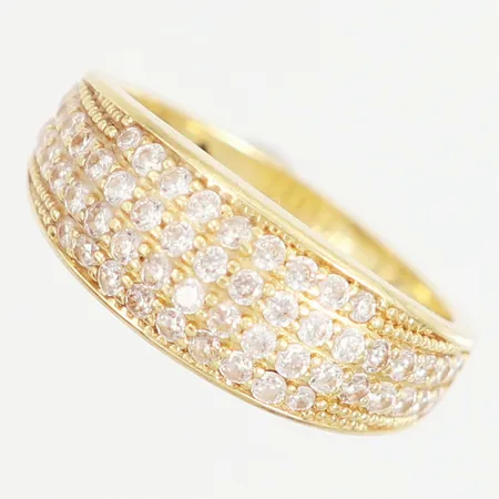 Ring med vita stenar stl:17½, bredd: 3-8mm, 18K Vikt: 4,3 g