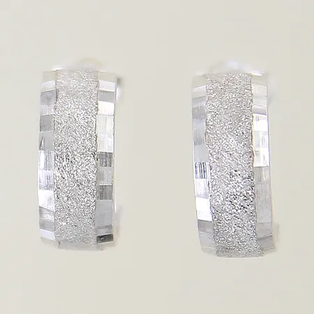 Örhängen med fasetterade kanter GHA 12x5,1mm vitguld 18K Vikt: 0,9 g